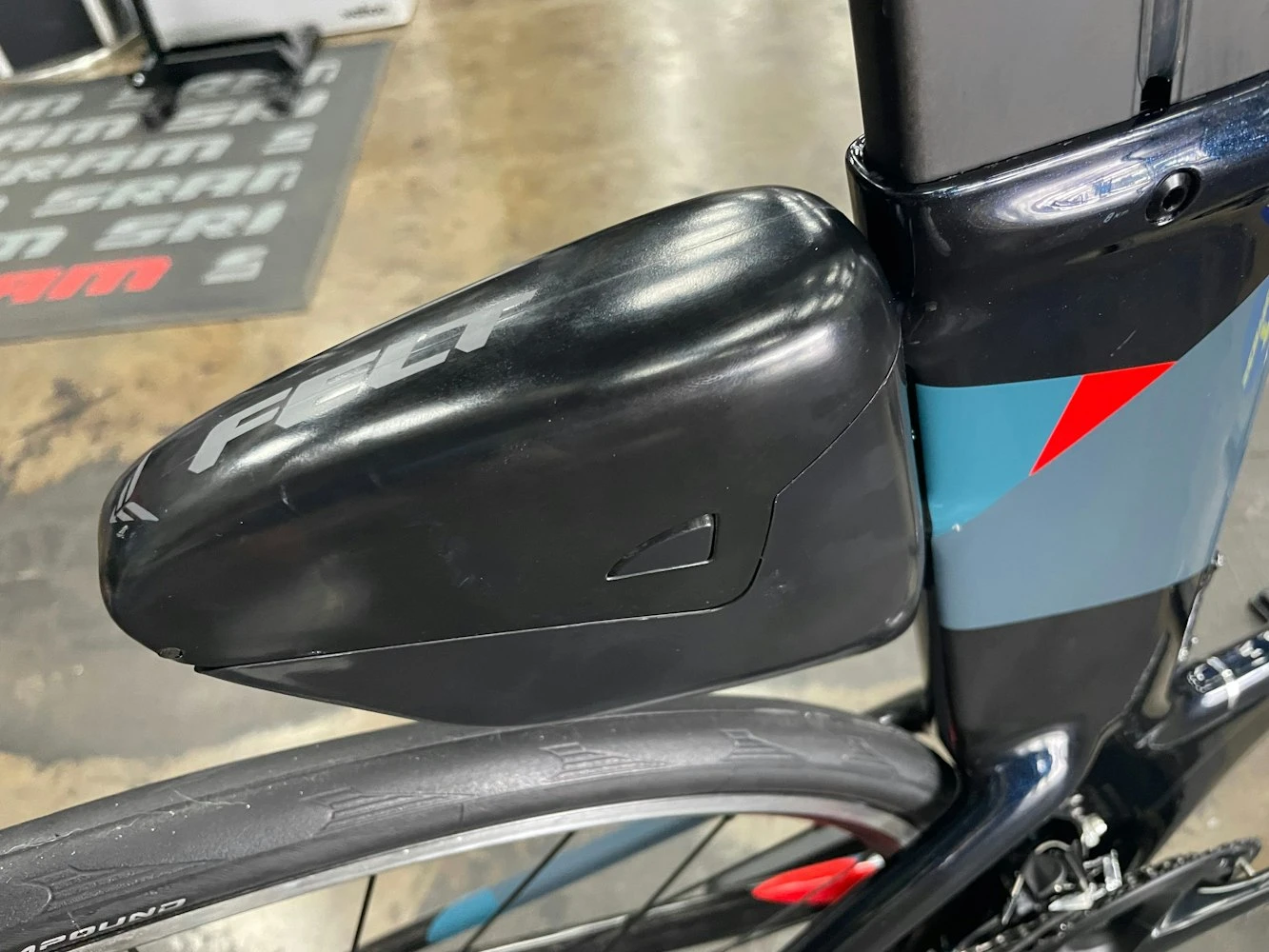 Felt IA Advanced Rim Brake Shimano 105 - Midnight Geo 2022 4 Felt IA Advanced Rim Brake Shimano 105 - Midnight Geo 2022 - Image 2