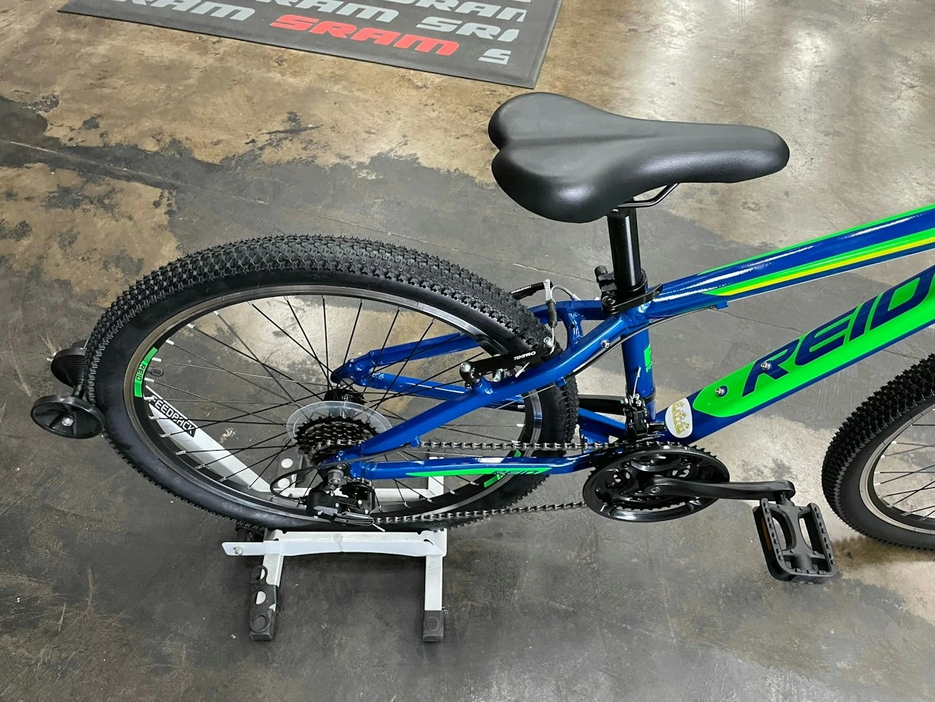 Reid Scout 24 Kids Mountain Bike - Blue/Green 2021 11 Reid Scout 24 Kids Mountain Bike - Blue/Green 2021 - Image 9