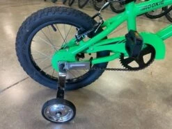 Fuji Rookie 16" Green Boys 2023 -Cannondale Store LxyUeg84vYcikd2xfH7ezJd3I