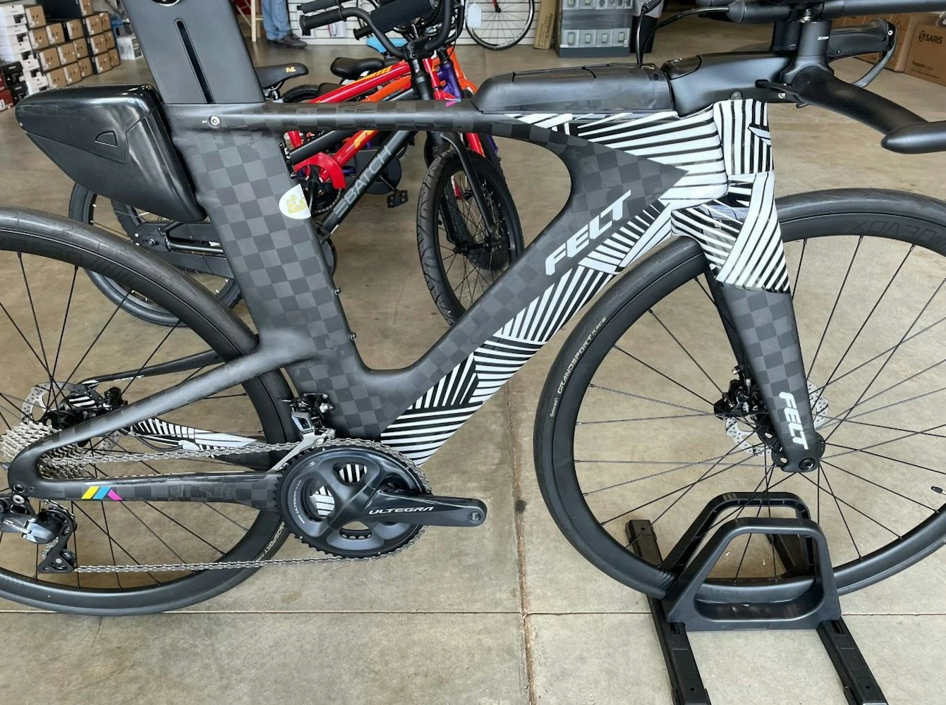 Felt IA Advanced Shimano Ultegra - Textreme/White Geo 2020 13 Felt IA Advanced Shimano Ultegra - Textreme/White Geo 2020 - Image 11