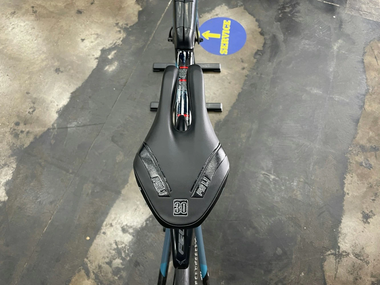 Felt IA Advanced Rim Brake Shimano 105 - Midnight Geo 2022 10 Felt IA Advanced Rim Brake Shimano 105 - Midnight Geo 2022 - Image 8